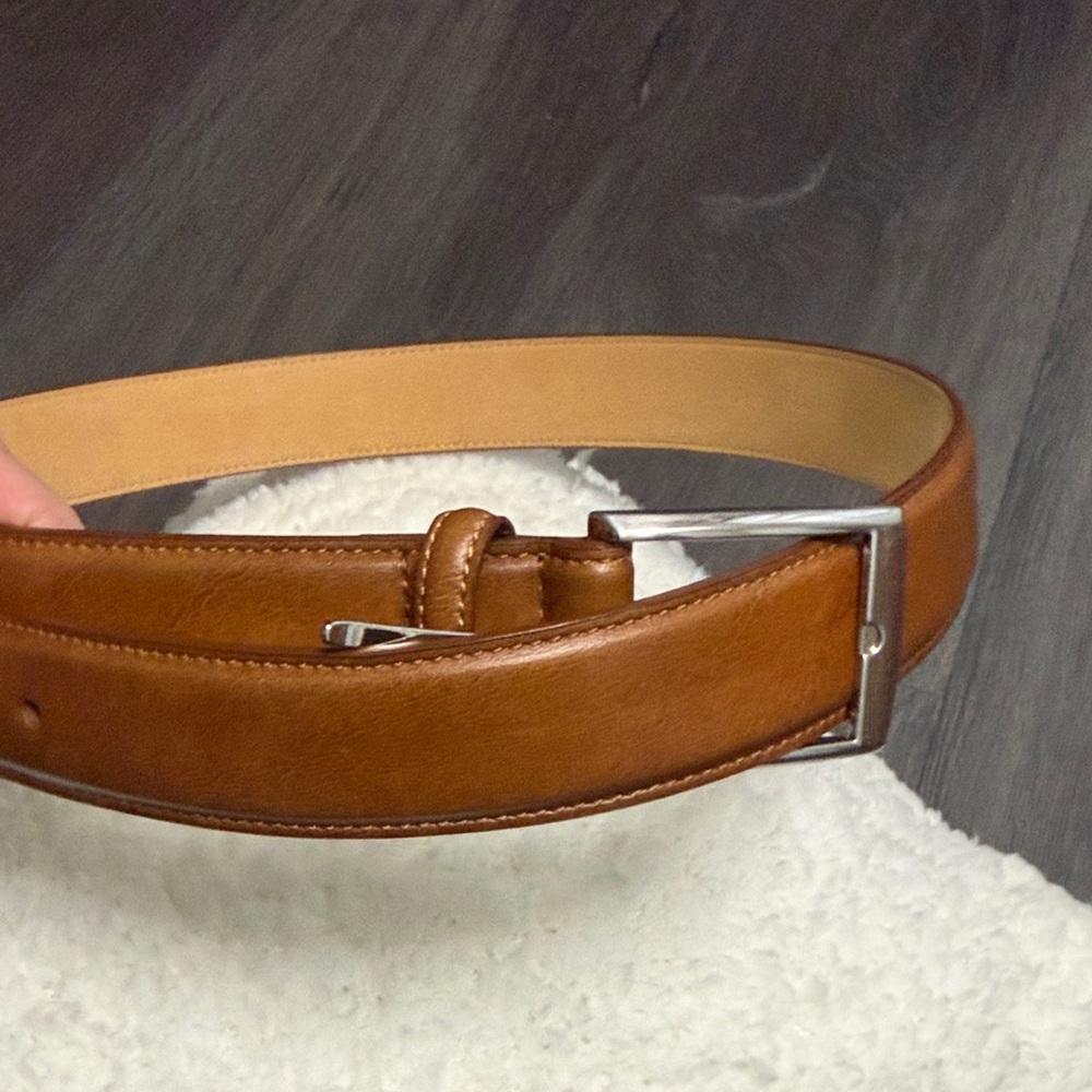 Elegant Tan Leather Men's Belt